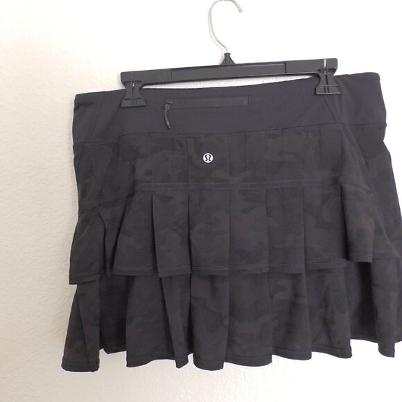 Rare Lululemon Pace Setter Savasana Black Camo Skort sz 10 - Picture 4 of 7